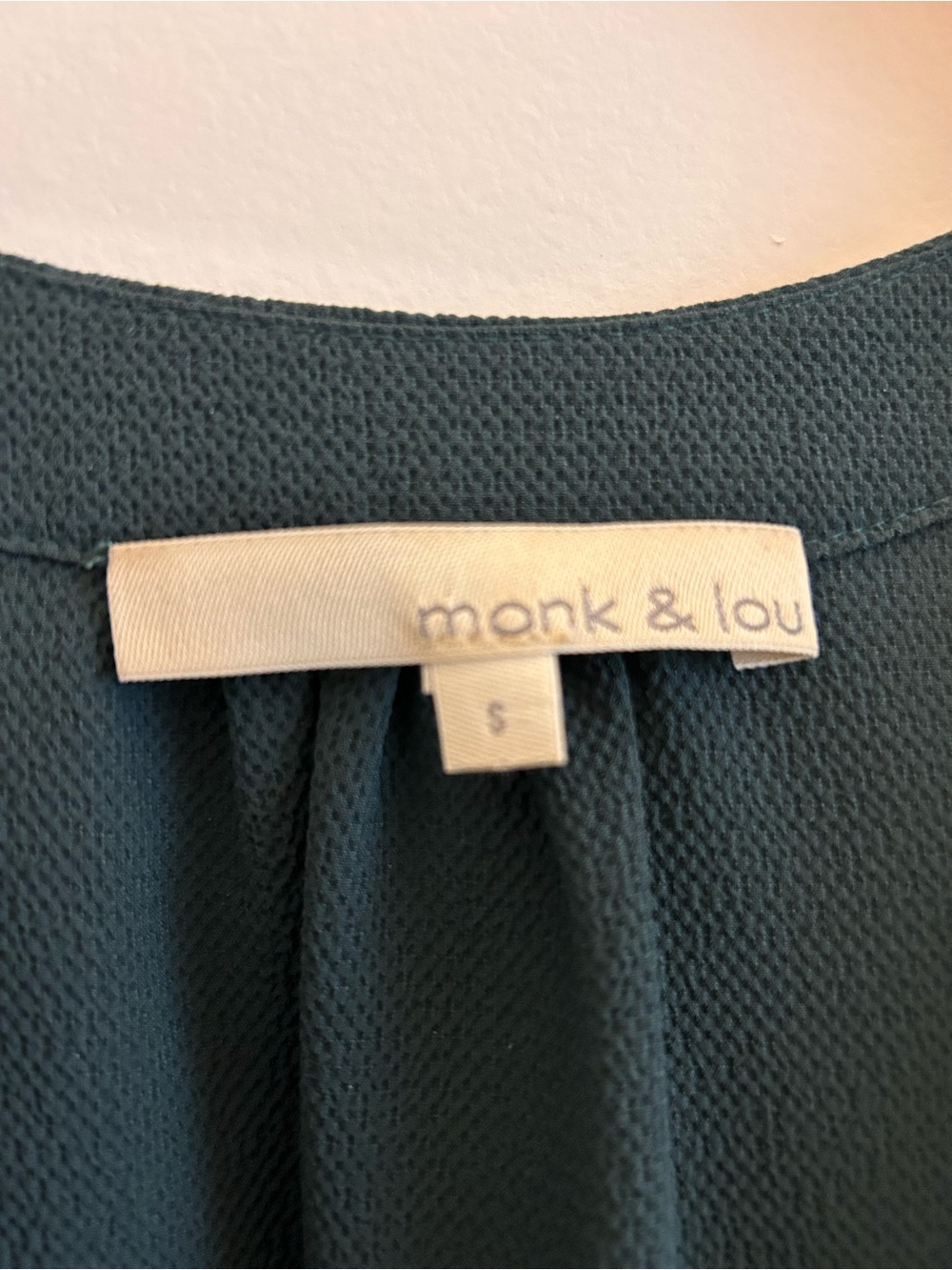 Monk & Lou forrest green V-Neck Blouse Cap Sleeve Top Size Small - Picture 3 of 5